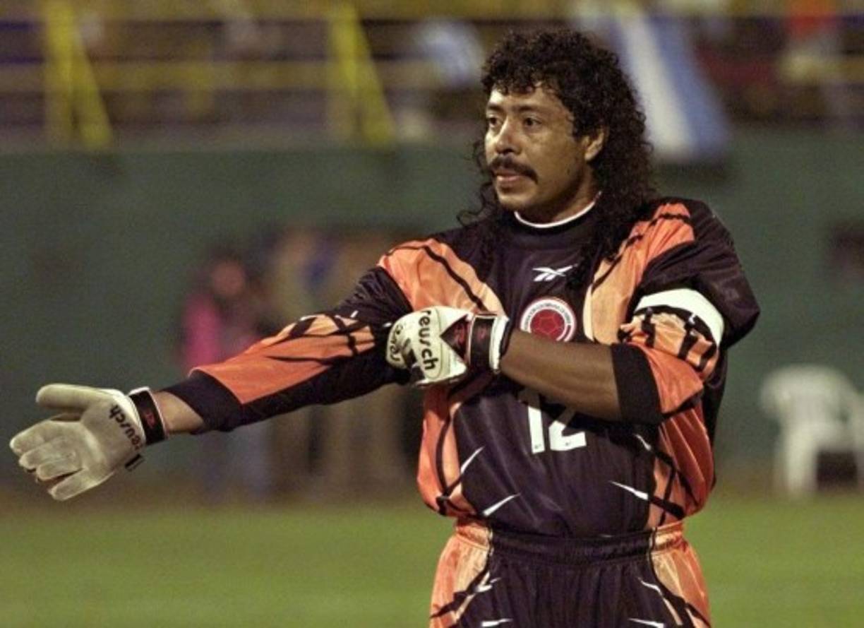 René Higuita.El portero internacional colombiano René Higuita y jugador del Valladolid en 1991, fué condenado a siete meses de prisión por haber intervenido en el secuestro y la posterior liberación de la hija de un amigo.