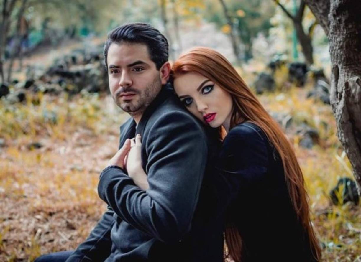 'Muchos amigos en común y ellos sí lo han visto saben que a José Eduardo le gustan los hombres. Si de repente se dejó ver con chavas y anduvo con Bárbara, fue más por imagen, porque no quiere destaparse públicamente”, dijo Lucía Camargo, quien también se hace llamar Lucky Hendrixxz en redes sociales.<br/>