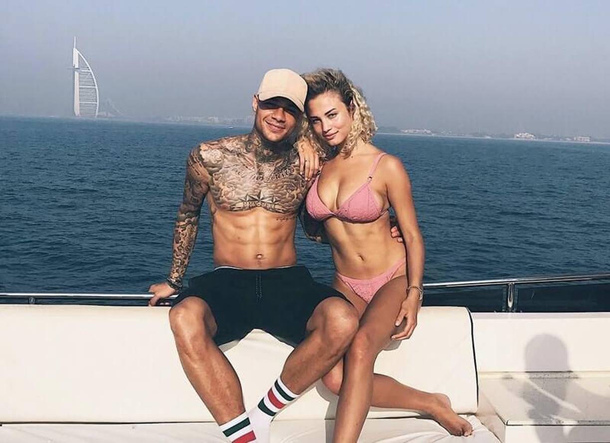 Rose Bertram estuvo casada con el futbolista de Páises Bajos Gregory van der Wiel, con quien tuvo dos hijas