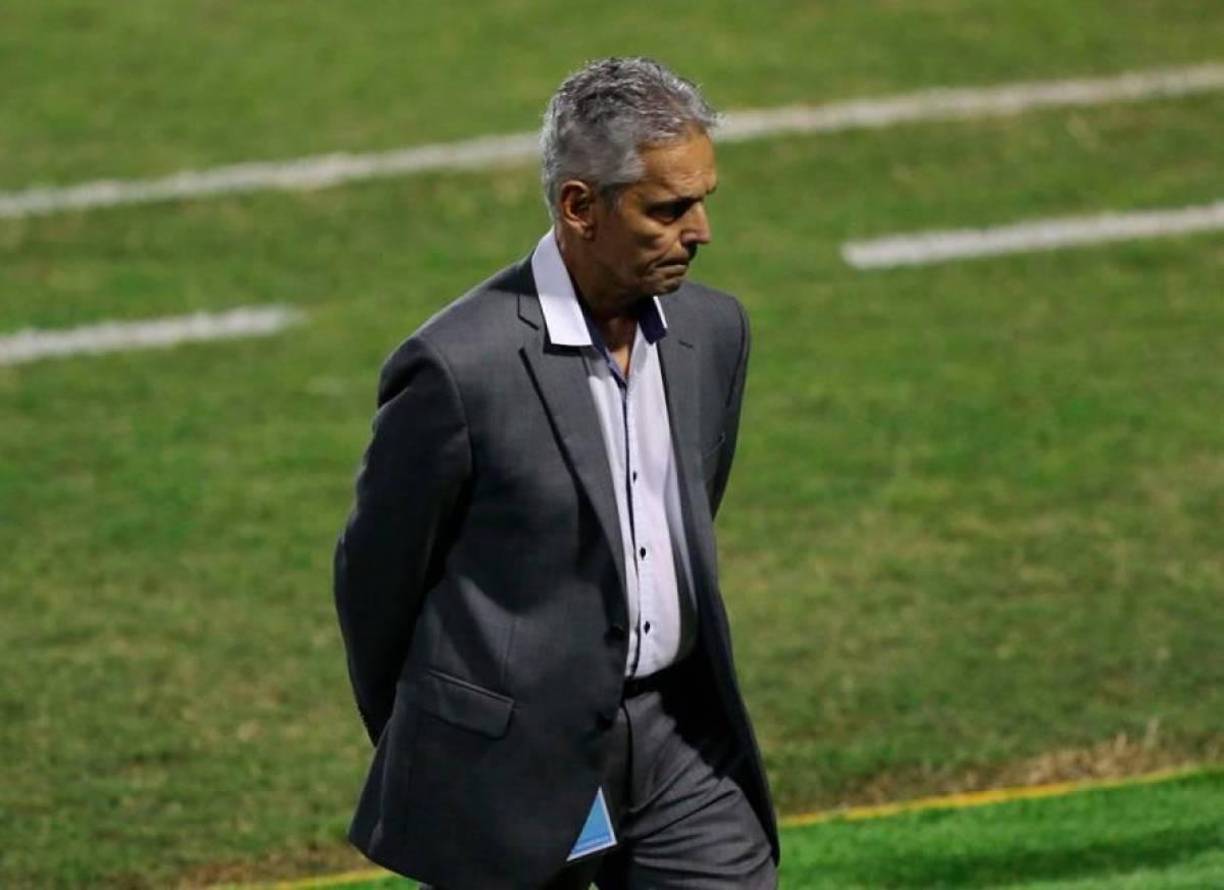 Su cláusula de salida de la Selección de Chile, en caso de rescisión de contrato, contempla que deberá recibir un monto de 2 millones 600 mil dólares.