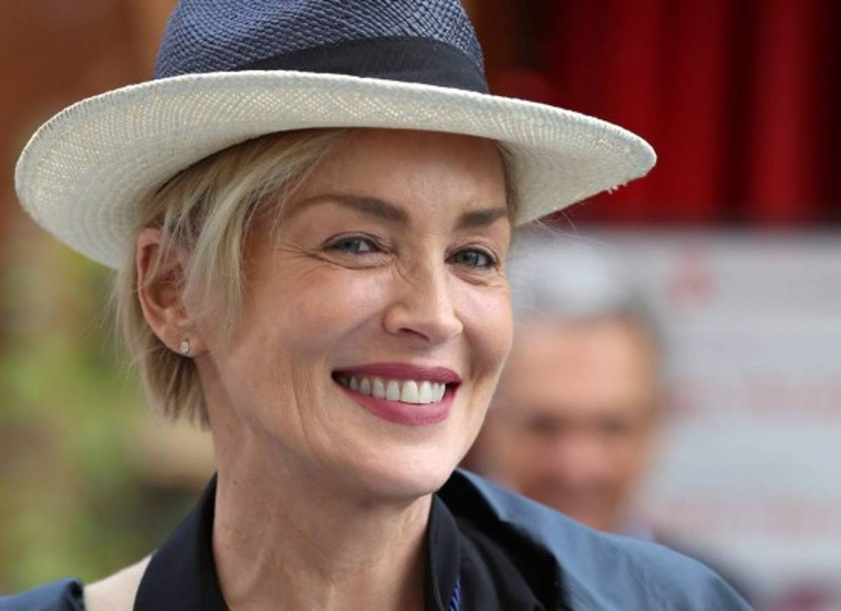 La actriz Sharon Stone se mantiene radiante y saludable a sus 57 años.