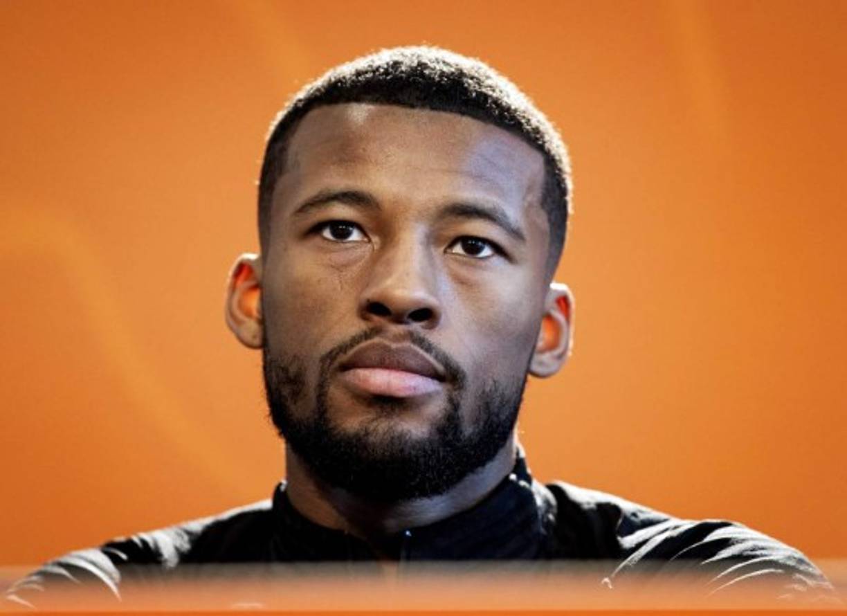Respecto a los fichajes, la prensa internacional señala que el mediocampista holandés Georginio Wijnaldum es uno de los fichajes que ya amarró Barcelona para la próxima campaña. Juega en el Liverpool. Foto EFE.