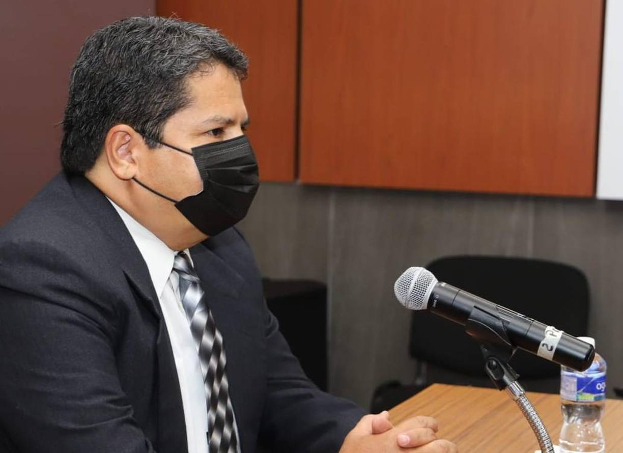 <b>15. Postulante Frank Moncada, Abogado e Ingeniero: </b>“El éxito del CNE depende del respeto a la ley”, expresó al finalizar su entrevista.