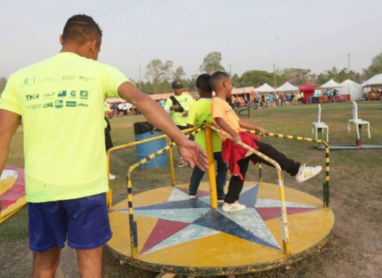 El Programa ha recibido el apoyo de más de sesenta empresas privadas que han brindado su aporte por medio de patrocinios con implementos deportivos, camisetas, gorras, hidratación y varios premios.