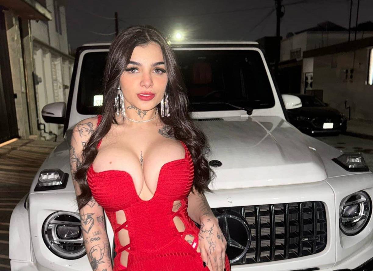 Sin embargo, algunos fans comenzaron a preguntar sobre quién es el padre del bebé que espera Karely. 