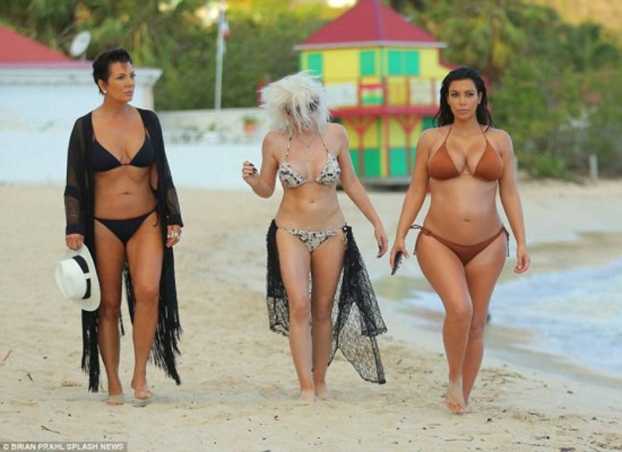 Kim Kardashian le encantó lucir su embarazo al natural. La socialité subió más de 60 libras de sobrepeso.