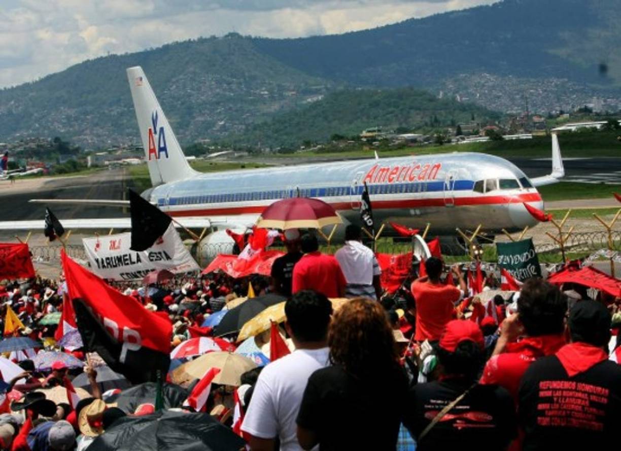 Mel salió en enero de 2010 rumbo a República Dominicana tras abandonar la embajada de Brasil en Tegucigalpa.