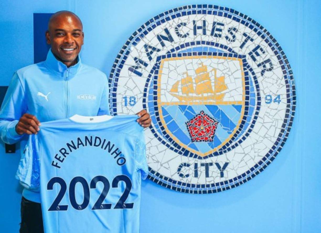 El capitán del Manchester City, Fernandinho, llevará al menos un año más el brazalete citizen en el brazo. El equipo que dirige Pep Guardiola ha hecho oficial la prolongación de su contrato un año más. Foto Twitter Fernandinho.