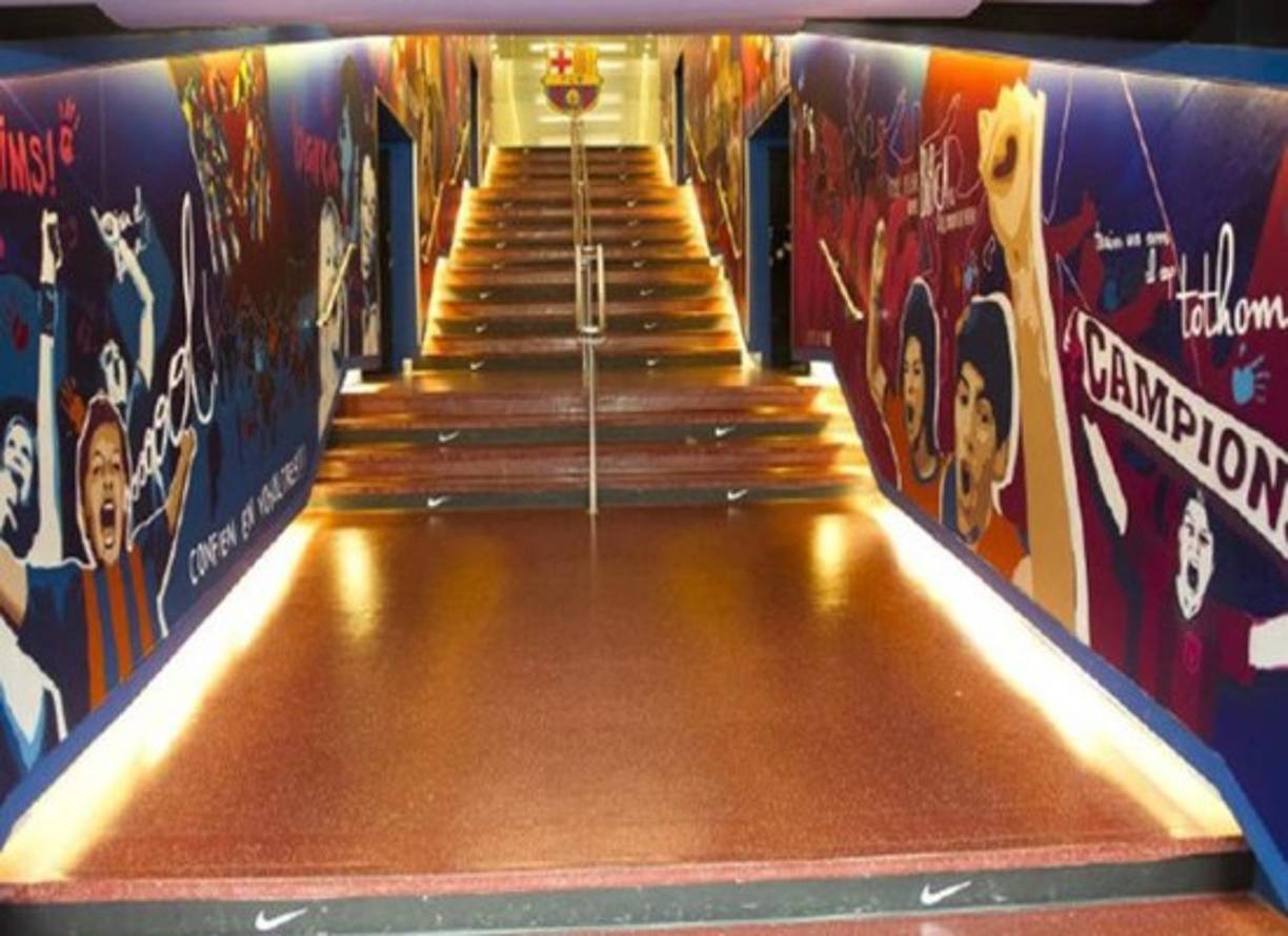 El Camp Nou del Barcelona. Tiene actualmente gigantografías dedicas a sus hinchas y todos los años presenta novedades.
