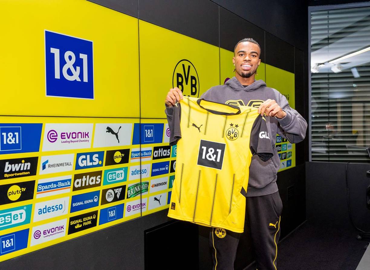 El Borussia Dortmund se hace con los servicios del centrocampista Carney Chukwuemeka, procedente del Chelsea. El internacional inglés sub-20 llega cedido hasta el verano de 2025, aunque con una opción de compra permanente más allá del final del préstamo si es necesario.