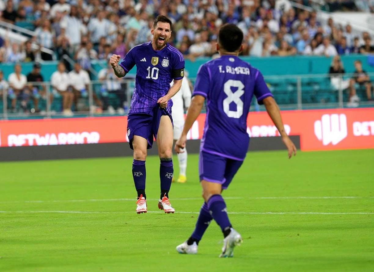 La celebración de Messi tras su segundo gol contra la Selección de Honduras.