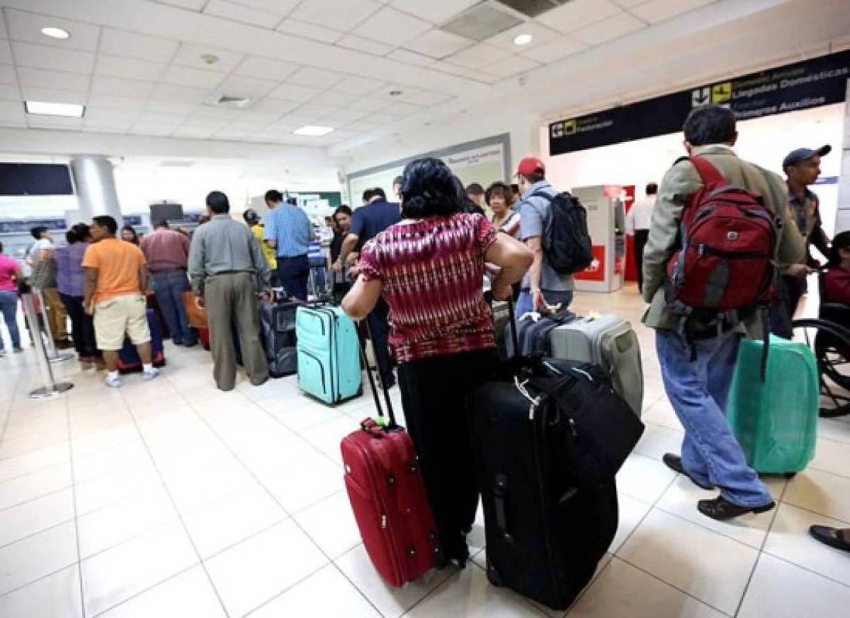 Los requisitos son: 1. Ser hondureño por nacimiento o hijo de padre o madre hondureña por nacimiento. 2. Presentar pasaporte nacional o extranjero, u otro documento oficial extendido en su lugar. En el caso de personas nacidas en el extranjero que sean hijos de padre o madre hondureño por nacimiento, deberán presentar un documento extendido por la autoridad competente que acredite esta condición.