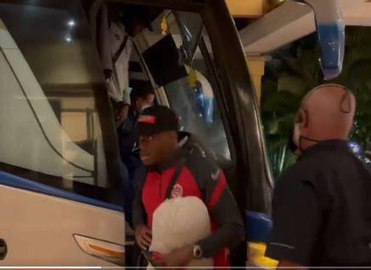 La selección de Canadá arribó la noche del domingo a San Pedro Sula para enfrentar este lunes a Honduras por la Liga de Naciones de Concacaf. Entre sus figuras está la del Alphonso Davies, quien milita en el Bayern Múnich.