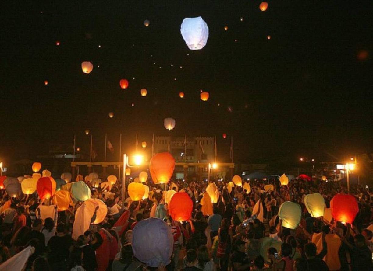 Los sueños flotantes es una de las actividades más atractivas del festival, este año se realizará el sábado 7 de octubre desde las 7 pm en la Plaza Cívica la Amistad.
