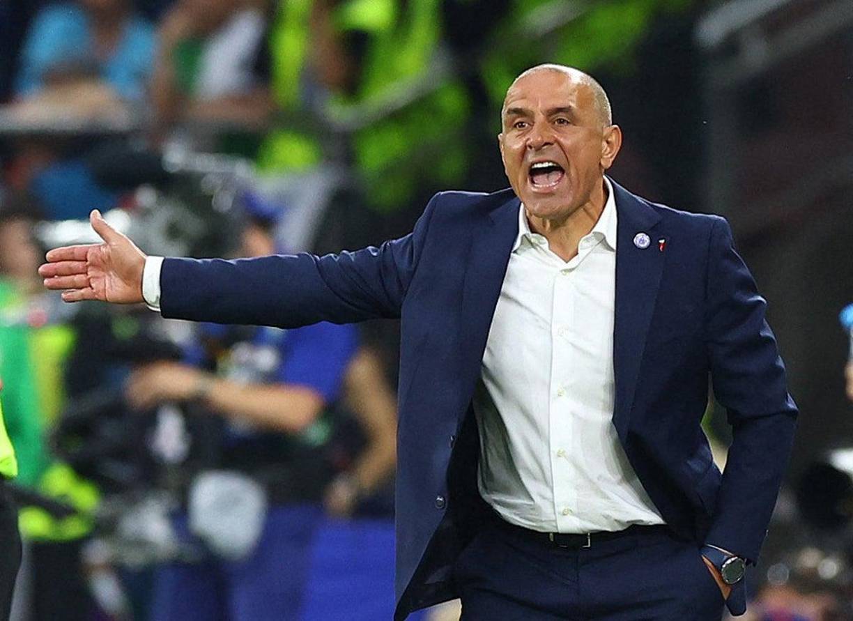 Francesco Calzona - El entrenador italiano gana en la Selección de Eslovaquia un salario de 540 mil euros.