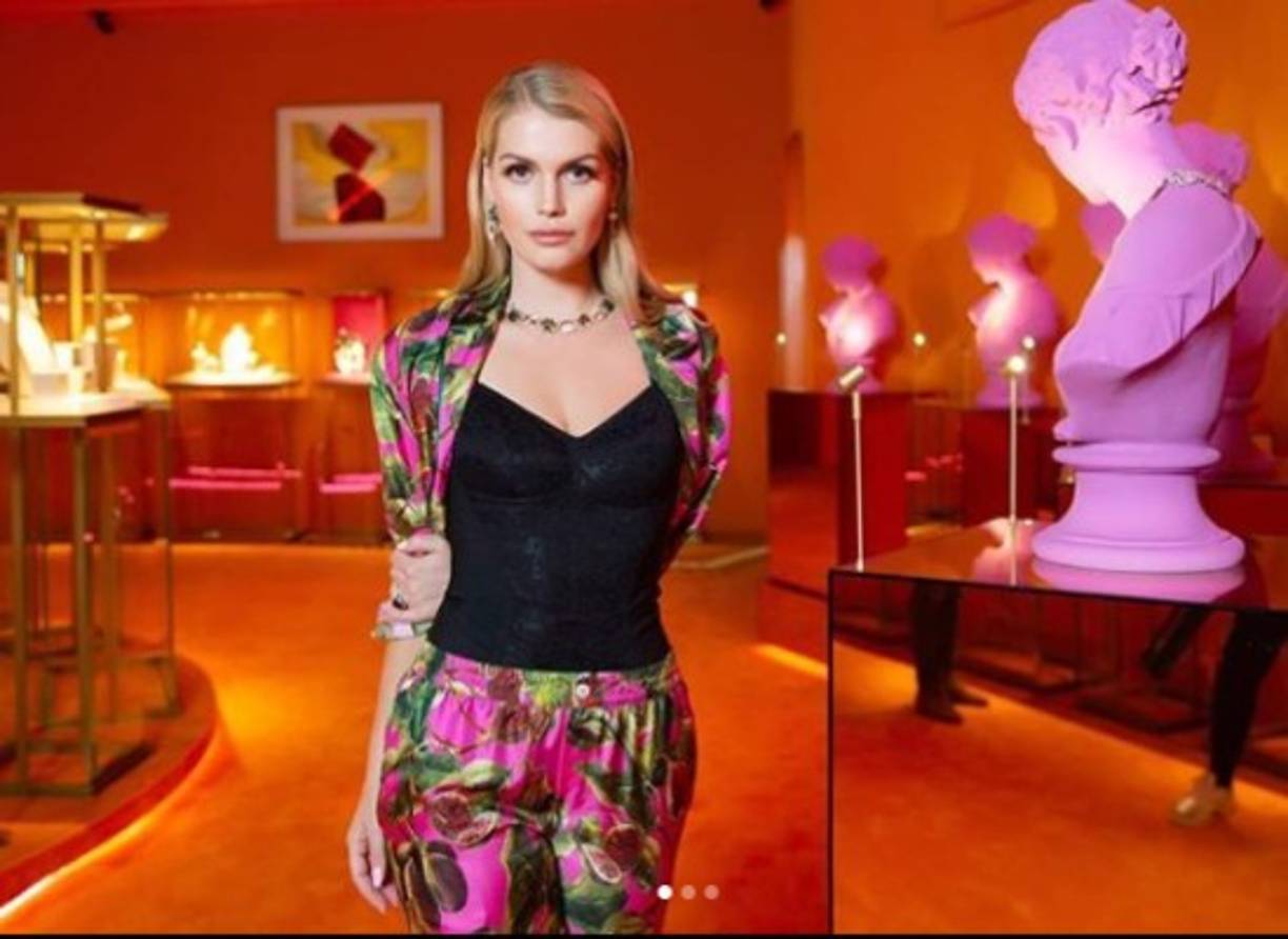 A partir de ese momento Lady Kitty Spencer no ha parado de acumular trabajos como imagen de las marcas más prestigiosas y desde noviembre apenas ha pasado tres días seguidos en su casa de Inglaterra, donde reside a pesar de haber pasado la mayor parte de su vida en Sudáfrica junto a su madre.