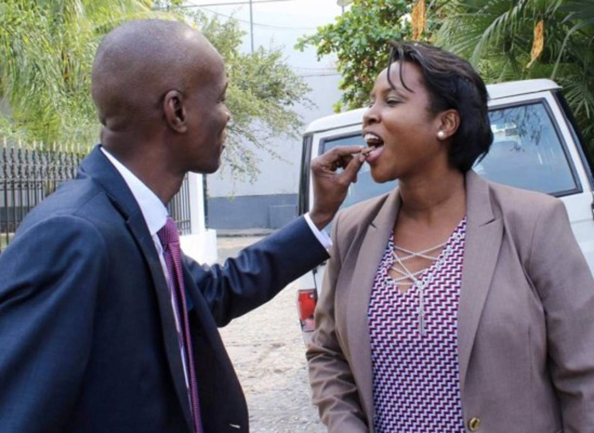 Ante la crisis desatada en Haití y las violentas protestas de los últimos años, la pareja presidencial decidió sacar a sus hijos del país. Jovenel Jr., Jomarlie y Joverlein viajaron inicialmente a la vecina República Dominicana y luego fueron enviados a Canadá.