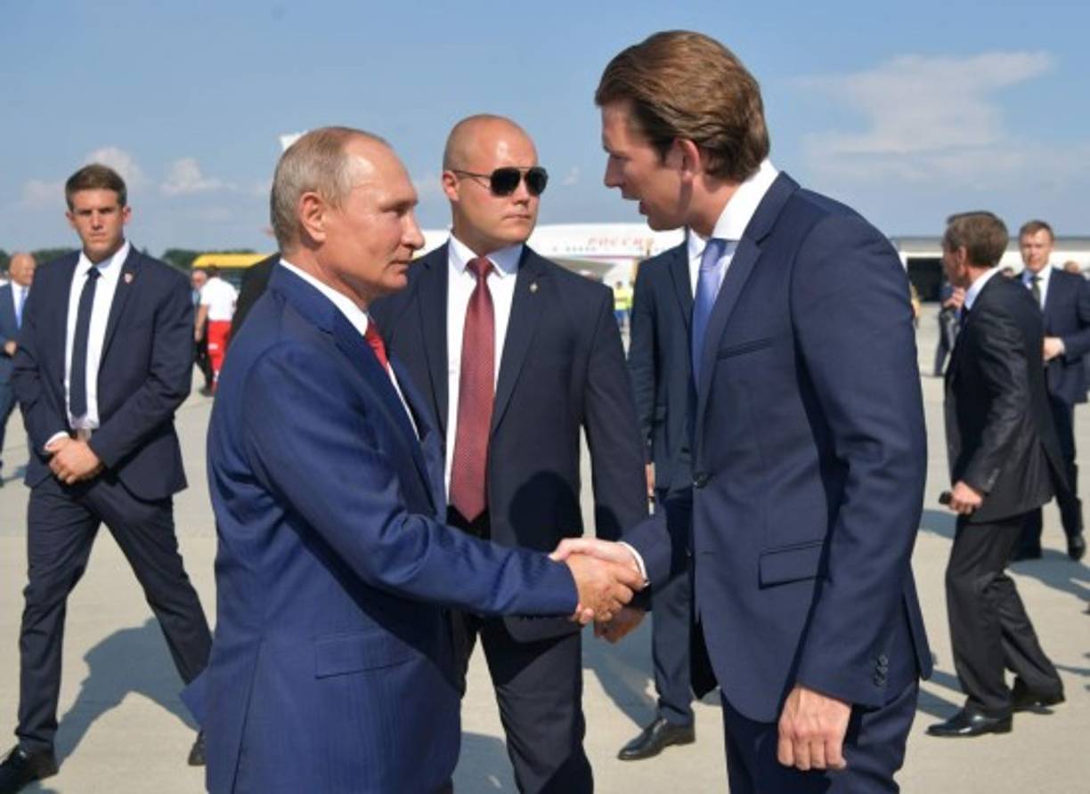 Putin también sostuvo una breve reunión con el canciller austriaco, Sebastian Kurz.