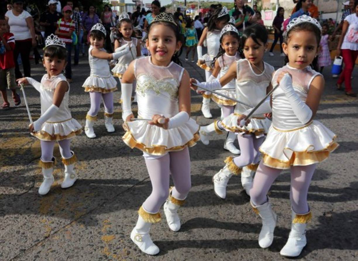 Las bellas niñas disfrutaron su participación.