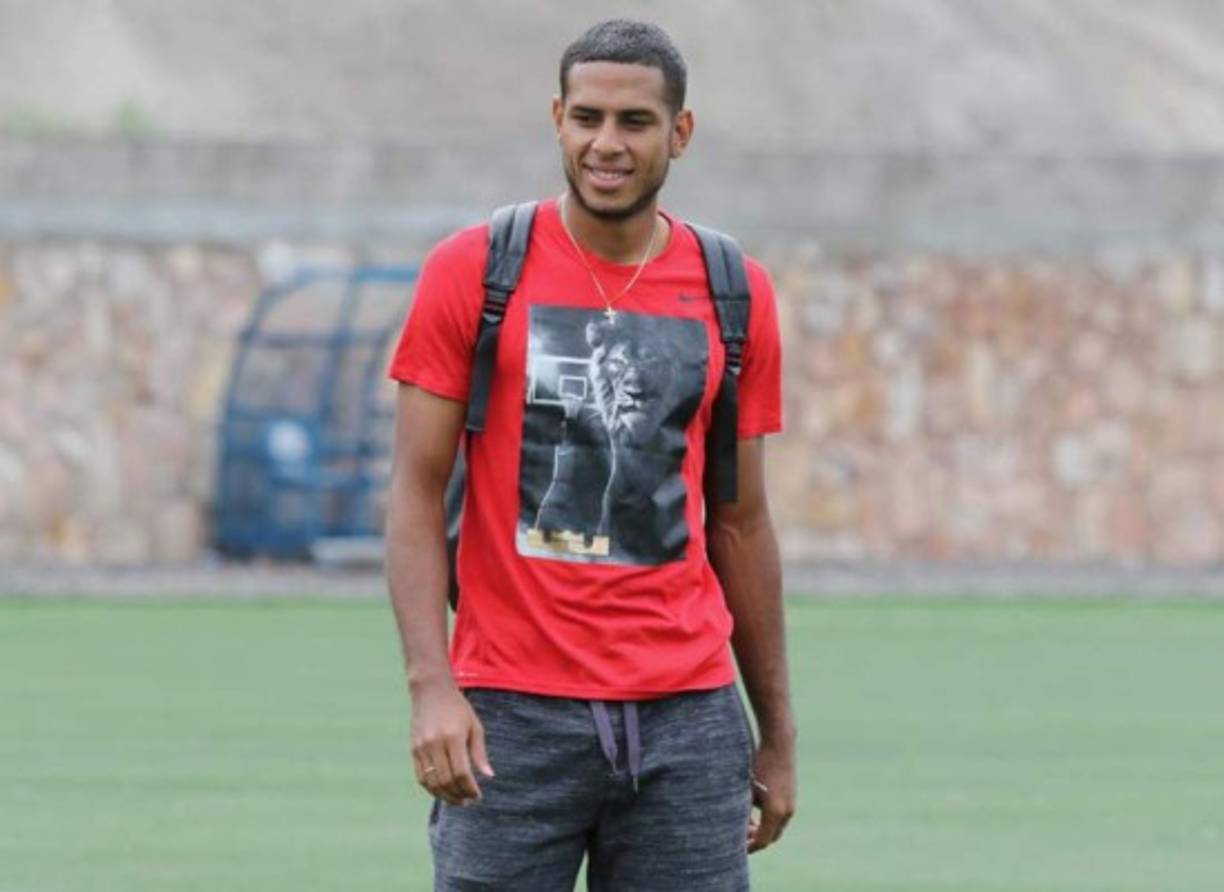 Eddie Hernández: El delantero hondureño tras ser dado de baja por el Tolima de Colombia podría seguir en el extranjero pero ahora todo apunta a que podría jugar en la Liga de El Salvador. Cabe señalar que Motagua es el dueño de su ficha.