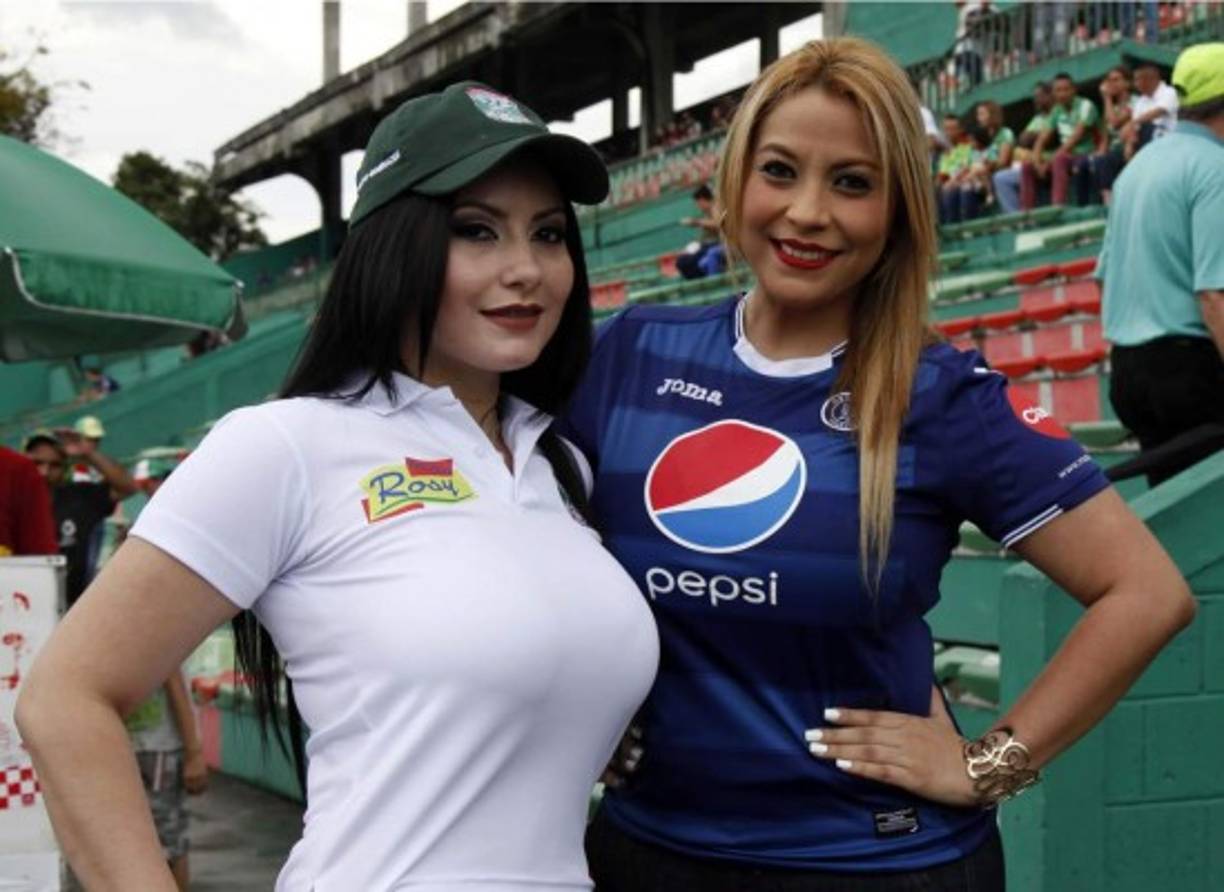 Las guapas Ariana Herchi, del área de mercado del Marathón, y la periodista Gaby Hernández se roban miradas.