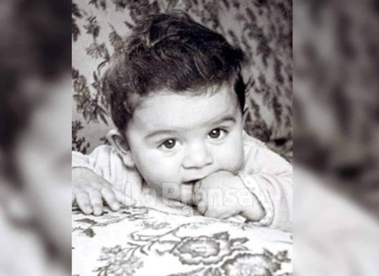 Desde niño una de sus pasiones es viajar y leer. Nació el 30 de enero de 1953 en Tegucigalpa. Es uno de los hombres más polifacéticos de Honduras.
