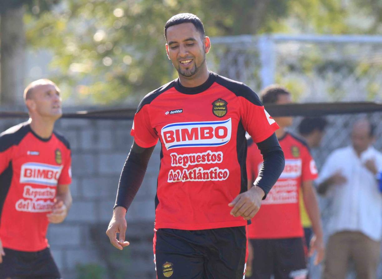 El exportero Elmer Canales falleció el viernes y su muerte ha dejado mucha consternación en familiares, amistades y en general el mundo del fútbol.