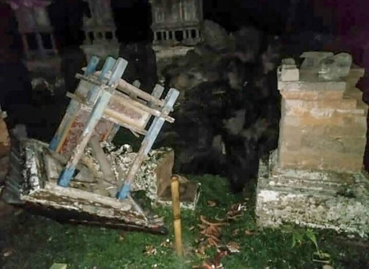 Le siguieron dos temblores secundarios, uno de magnitud 5,4, y varias réplicas.