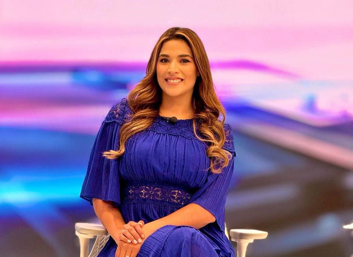 No obstante, la guapa presentadora hondureña no ha revelado ningún aspecto que confirme esta conjetura de sus fans luego del misterioso posteo en su perfil social. 