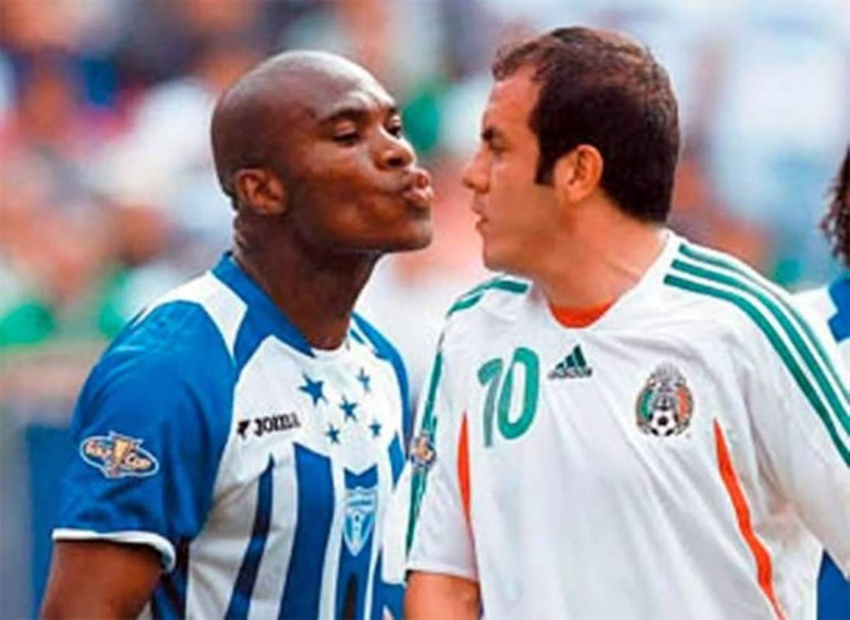 En la Copa Oro de Estados Unidos 2007, Samuel Caballero provocó a Cuauhtémoc Blanco y éste se hizo expulsar. Honduras remontó y ganó 2-1 con dos 'dardos' de Costly, pese al tanto inicial del propio 'Temo'.