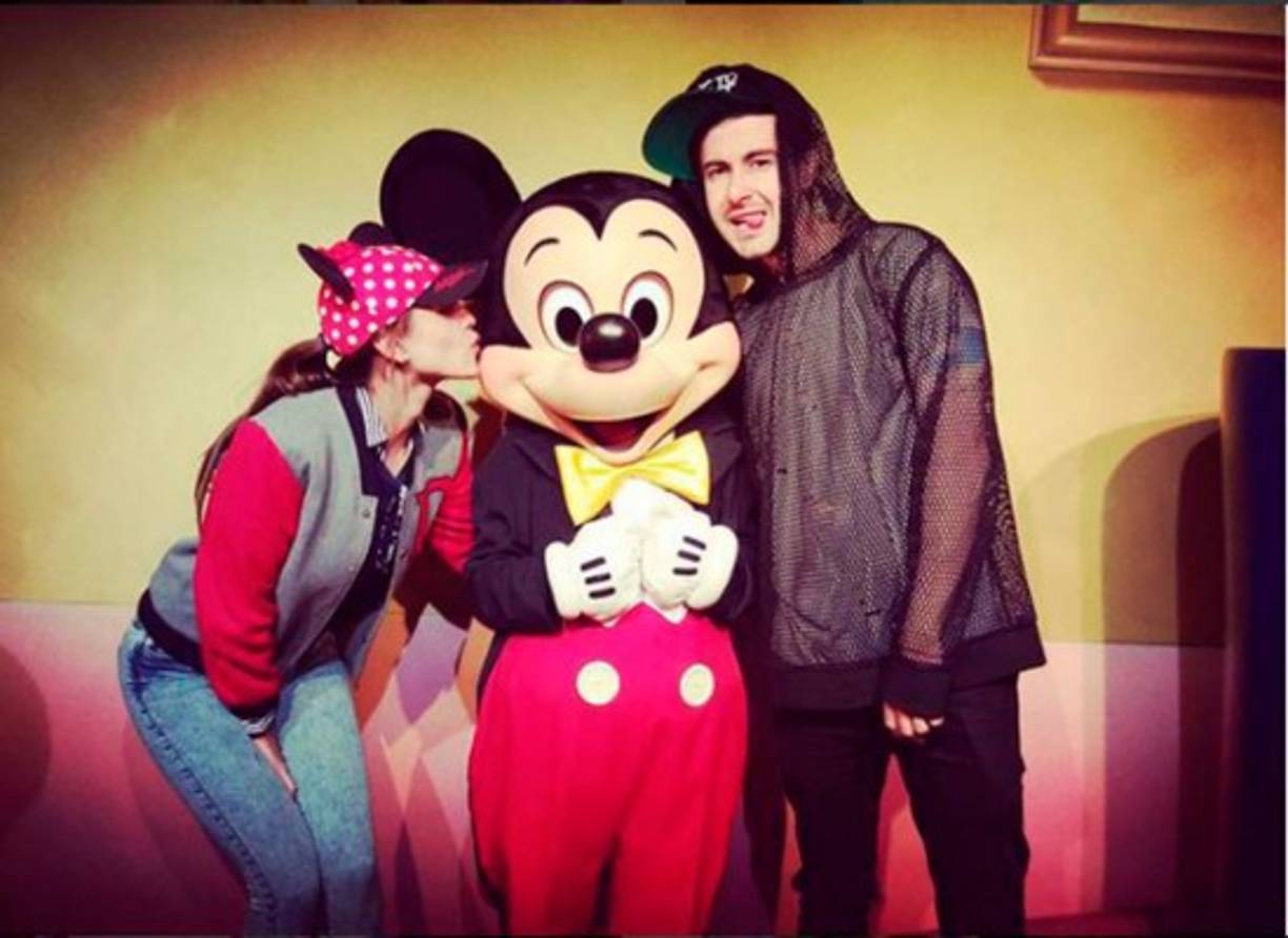 Eiza González está disfrutando los últimos días del 2015 en Disney.