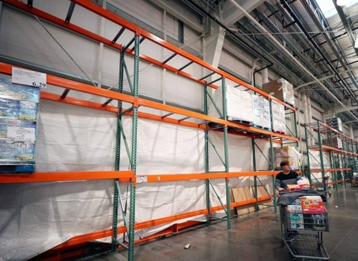 Ante el pánico en el país, el presidente Donald Trump dijo el lunes por la mañana en su cuenta de Twitter que recibiría a los principales responsables de la industria farmacéutica durante el día para discutir sobre 'vacunas y remedios'.