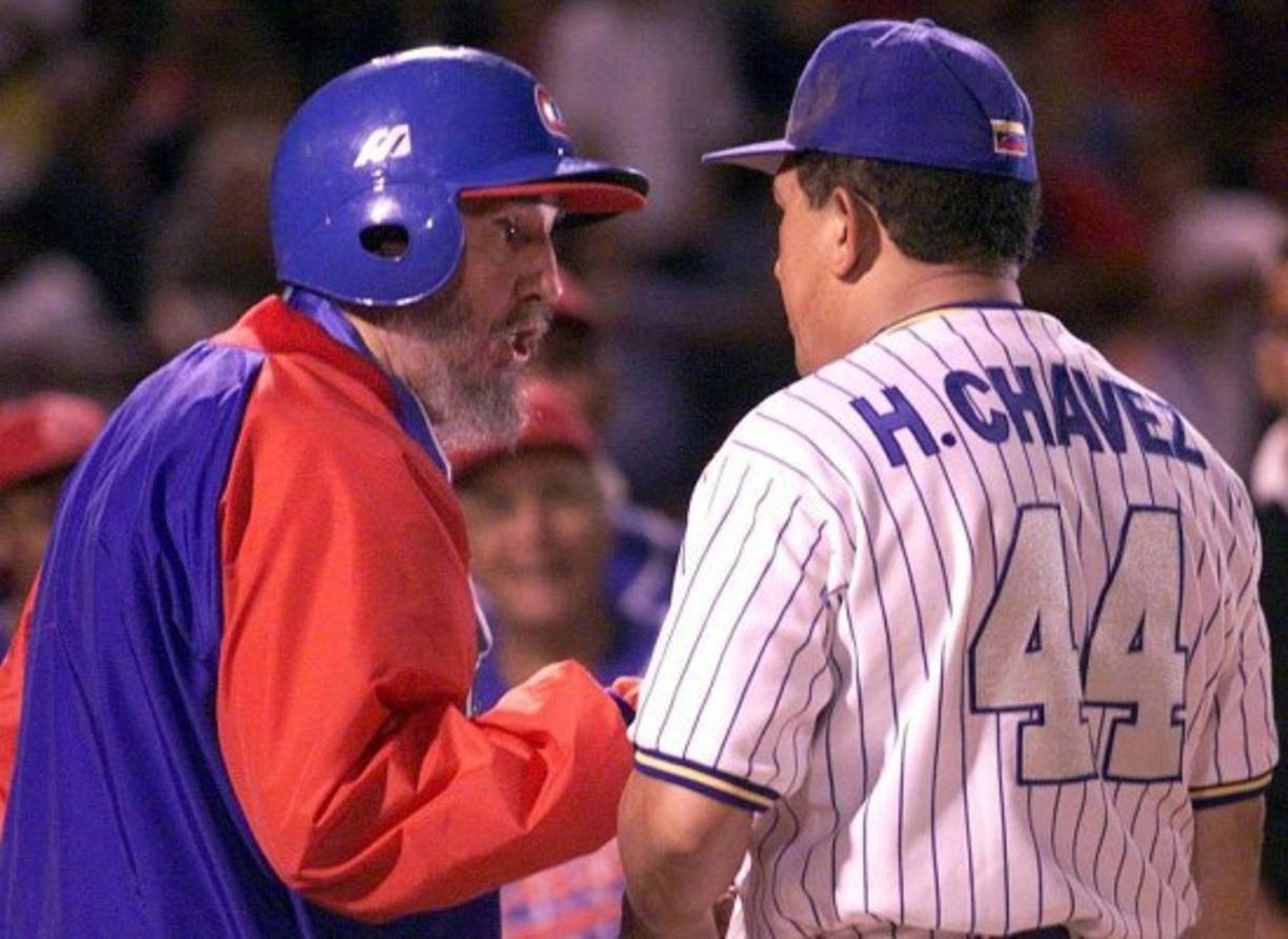 El fallecido expresidente venezolano Hugo Chávez recibió a Castro en Barquisimeto (oeste) en octubre de 2000 para disputar un juego amistoso de béisbol. Ambos mandatarios mantuvieron una larga amistad al punto de que Chávez se trató en La Habana el cáncer que lo llevó a la muerte.