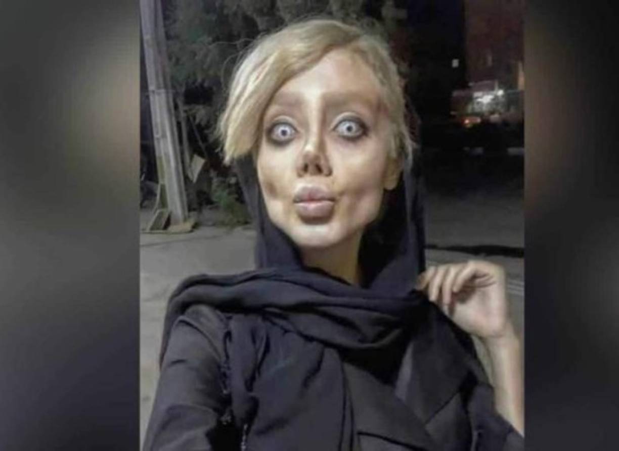 Sahar Tabar es una joven israelí que saltó a la fama gracias a sus fotos un tanto terroríficas y su aparente parecido con la actriz Angelina Jolie.
