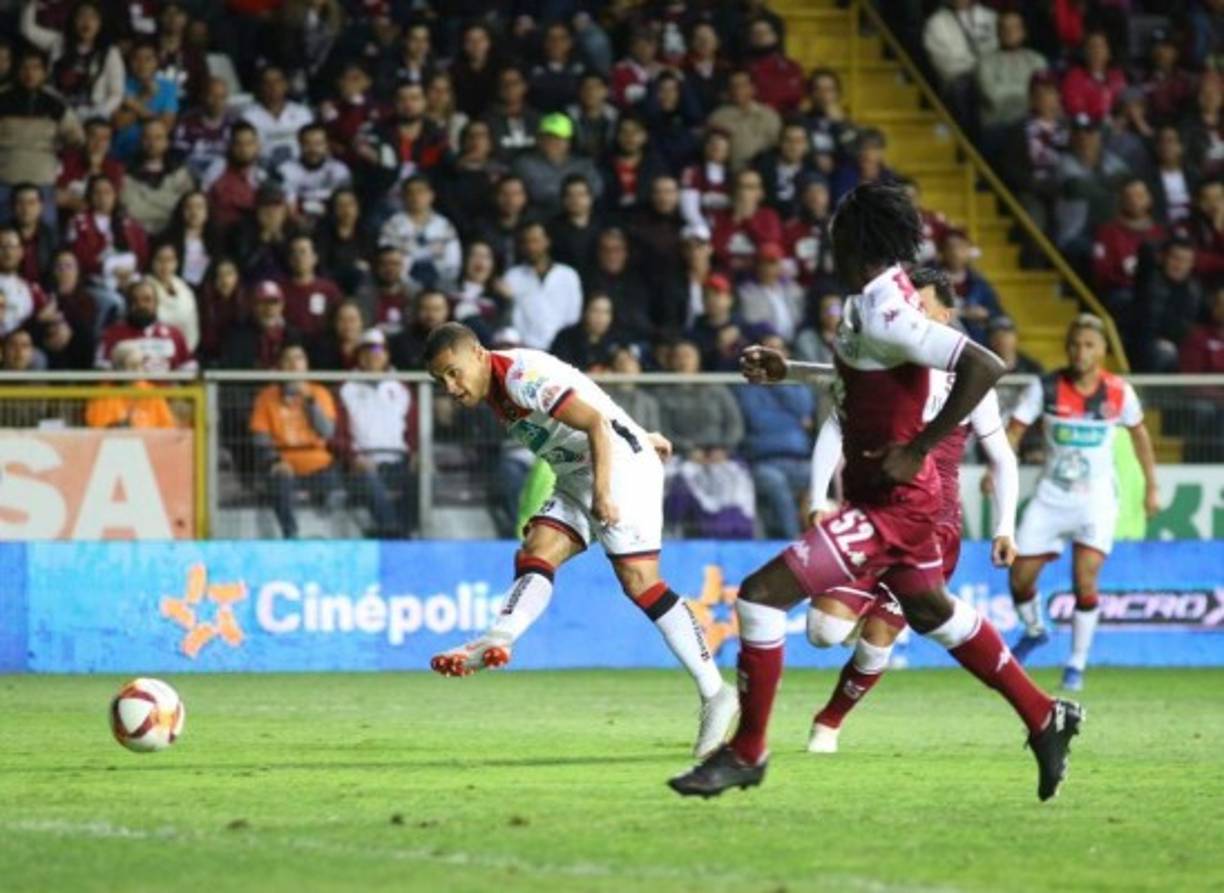 El hondureño Roger Rojas de la Liga Deportiva Alajuelense atraviesa por una mala racha y fue evidente en el clásico ante Saprissa. Tras su falla en el juego, los medios de Costa Rica se han pronunciado sobre el juego del ex olimpista.