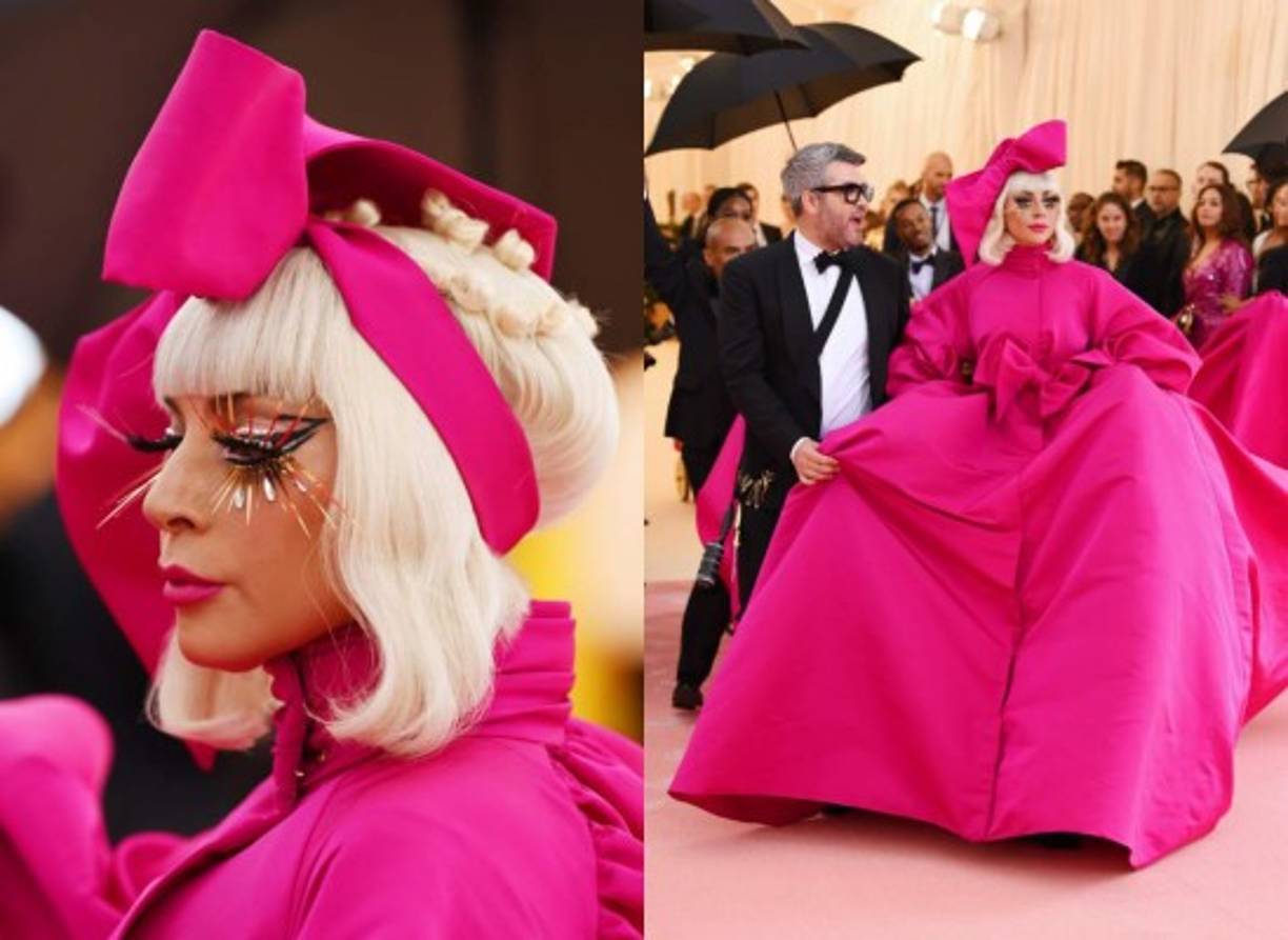 Toda su desfile fue una presentación de parte de la estrella, que estuvo acompañada del diseñador Brandon Maxwell y un séquito de bailarines, su maquillista y fotógrafo profesional.