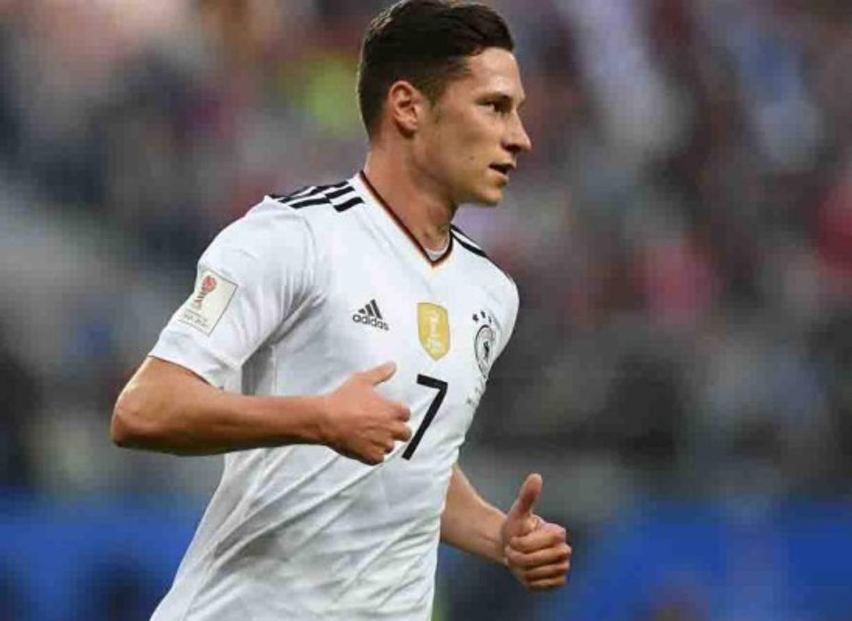 La posible llegada de Draxler al Sevilla se complica. L'Equipe apunta que el alto salario del centrocampista del PSG (600.000 euros al mes) dificulta su fichaje por el club sevillista.