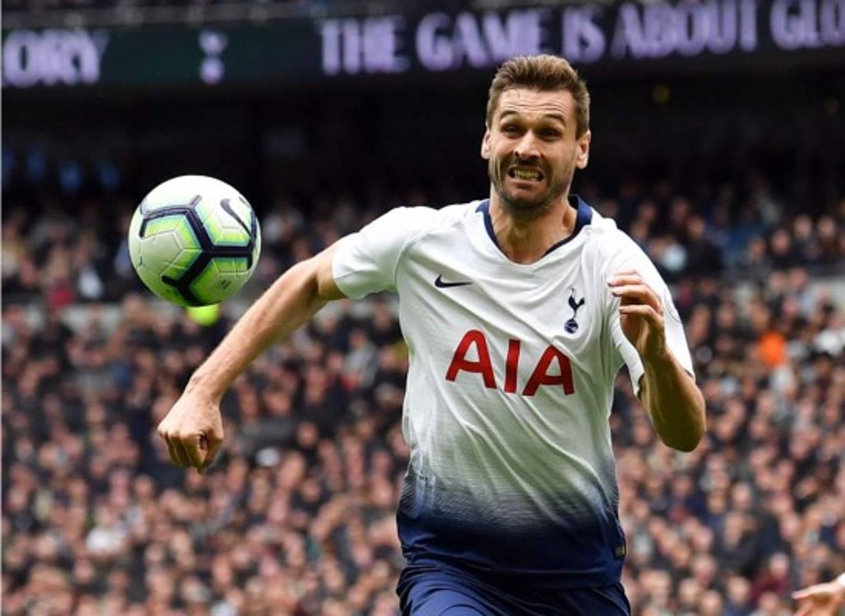 Fernando Llorente termina contrato con el Tottenham al final de esta temporada, pero al delantero español le gustaría continuar. 'Me encantaría quedarme un año más, pero la verdad es que no estoy pensando mucho en eso ahora. Creo que lo importante en este momento es el equipo, no que los jugadores piensen en sí mismos', comentó en una entrevista en Sky Sports.