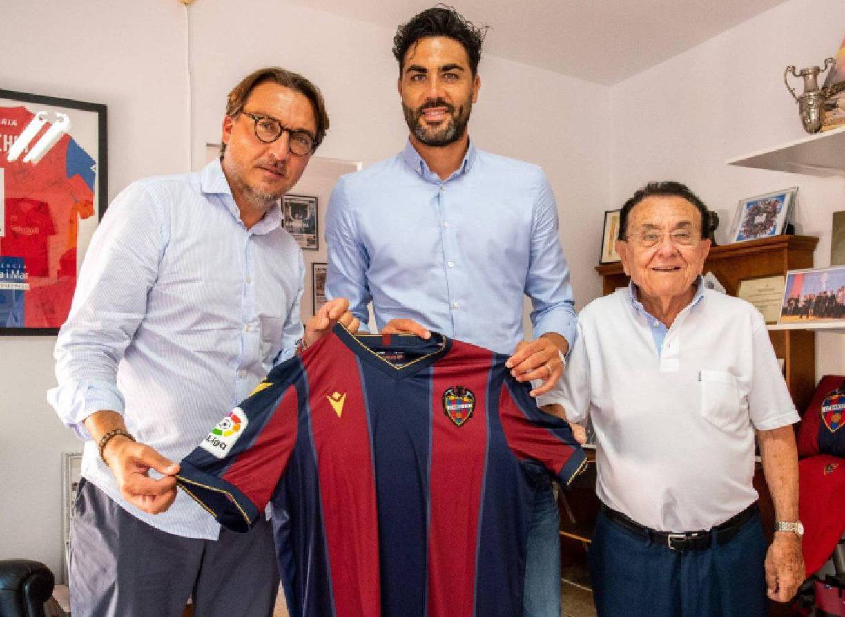 Villarreal y Levante llegaron a un acuerdo para que el centrocampista Vicente Iborra juegue la próxima temporada con los granotas. El futbolista llega cedido con opción a compra.
