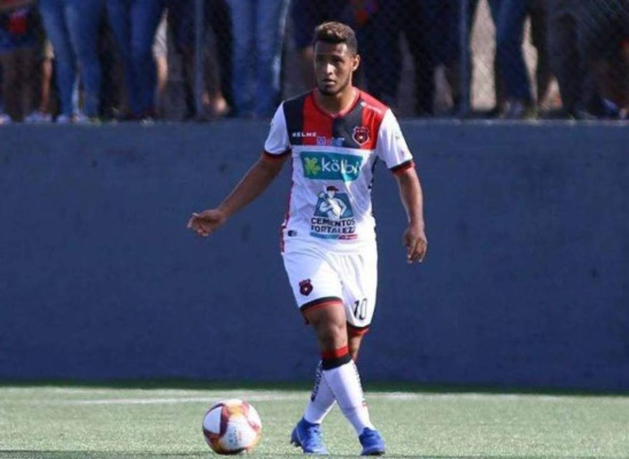 Alexander López: La ficha del mediocampista hondureño que milita en el Alajuelense es de 350 mil euros. Su valor bajó un poco ya que anteriormente andaba en 375 mil euros.