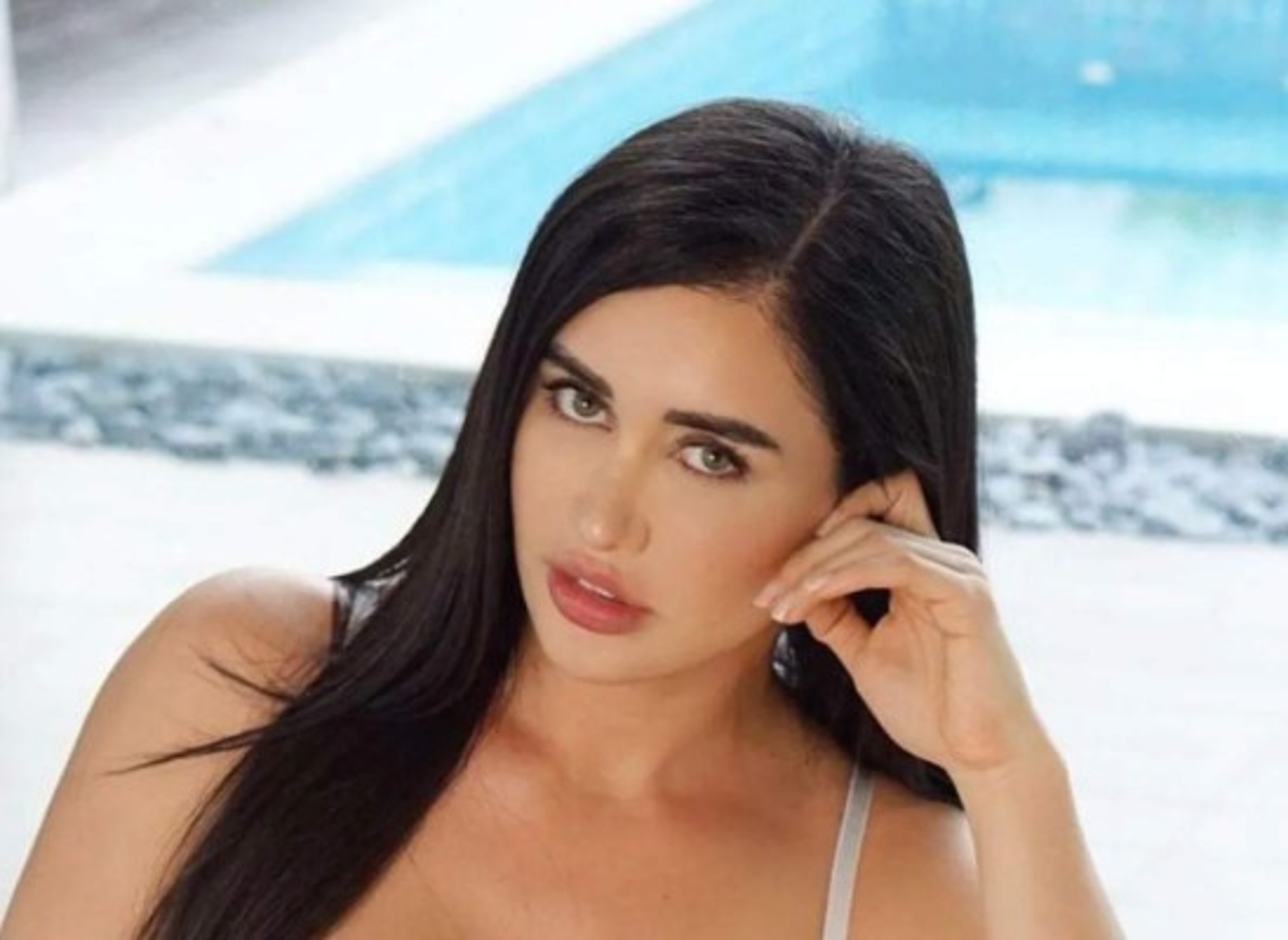 Saltó a la fama en 2014 al aparecer en la portada de la revista Lowrider