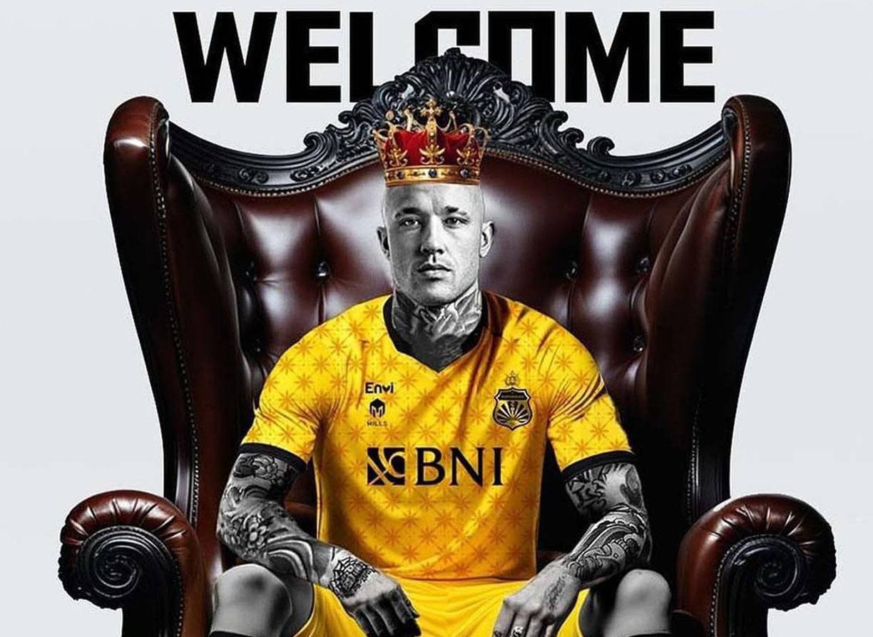 El mediocampista belga Radja Nainggolan vivirá una nueva experiencia en el exótico fútbol de Indonesia, el club “Bhayangkara Presisi Indonesia FC” hizo oficial el fichaje del volante.