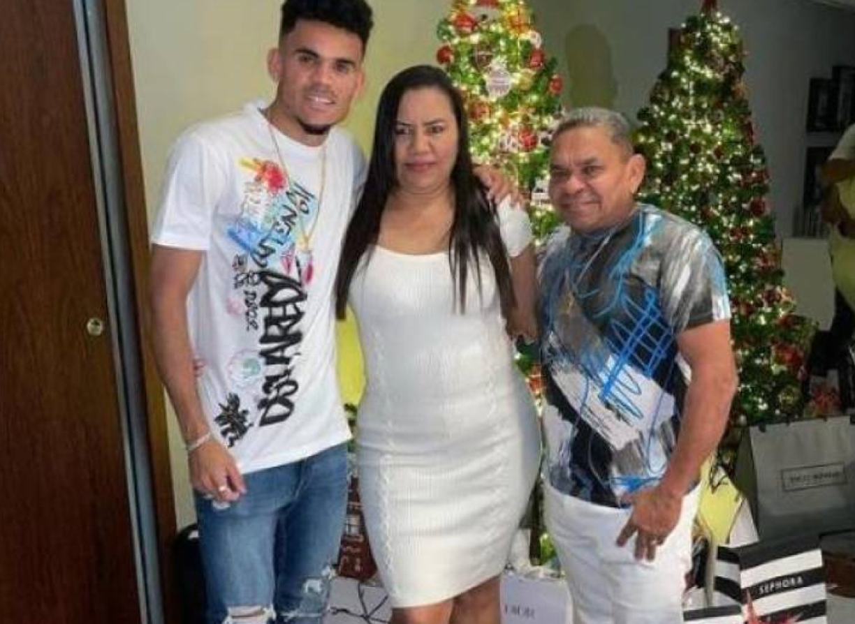 El futbolista del Liverpool de la Premier League de Inglaterra recibió una terrible noticia este fin de semana, horas después se dio a conocer el rescate de su madre.