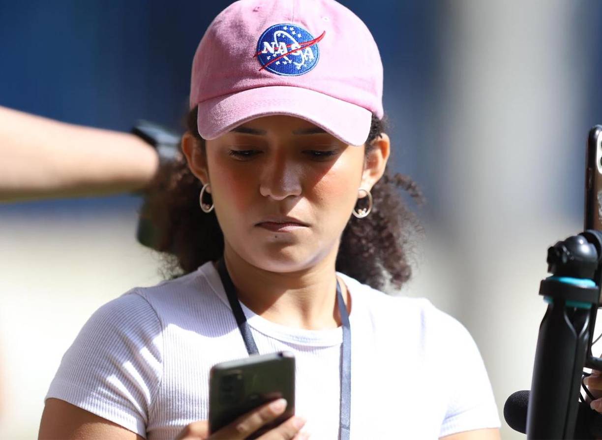 La periodista Emma Ramos estuvo en la cobertura del inicio del microciclo .