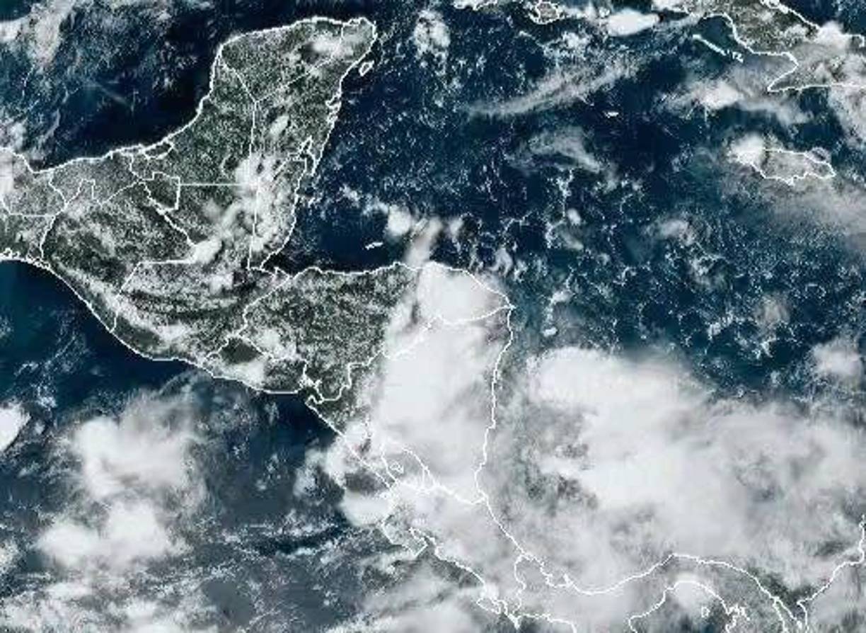 En Honduras y otros países de Centroamérica, no se pudo observar ambos fenómenos, debido al paso de una perturbación de viento del este, parecida a una onda tropical, explicó Cenaos/Copeco. 