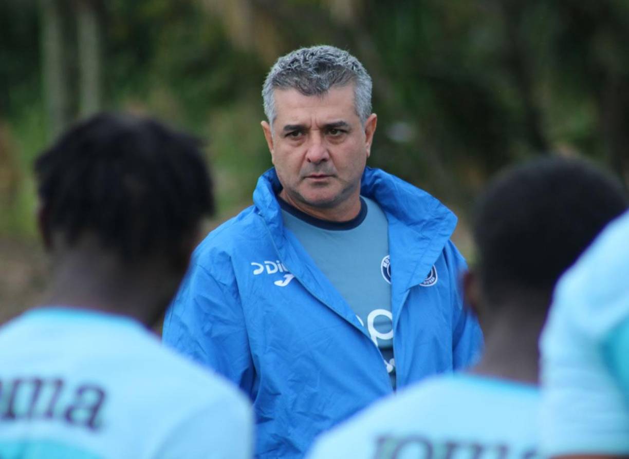 Diego Vázquez hará un análisis de la plantilla tras terminar el Torneo Apertura 2023, revisará el listado de fichajes y bajas que dejó elaborado César Vigevani.