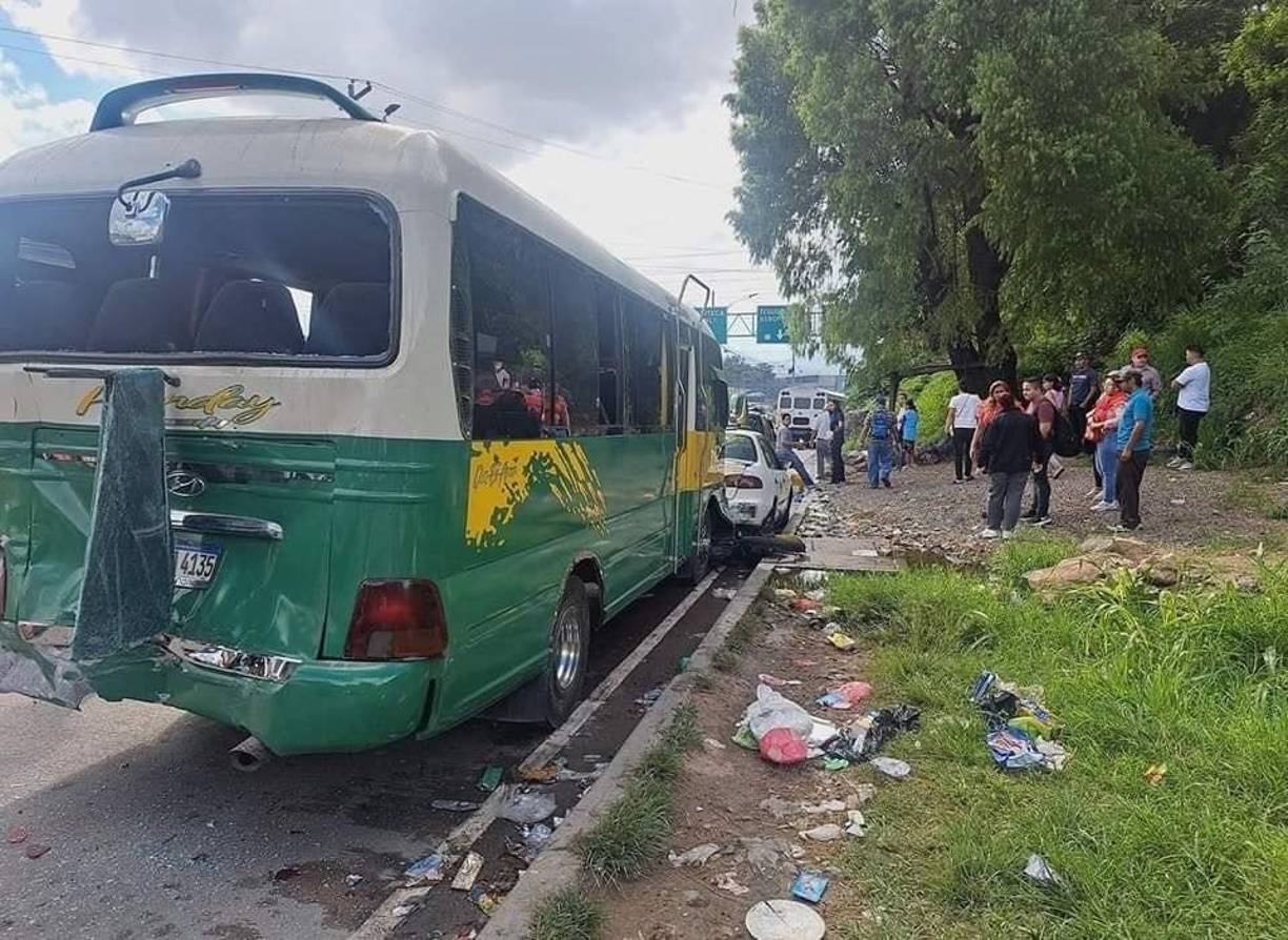 El incidente ocurrió cuando los militantes se dirigían a una marcha convocada por el coordinador del partido, Manuel Zelaya. 