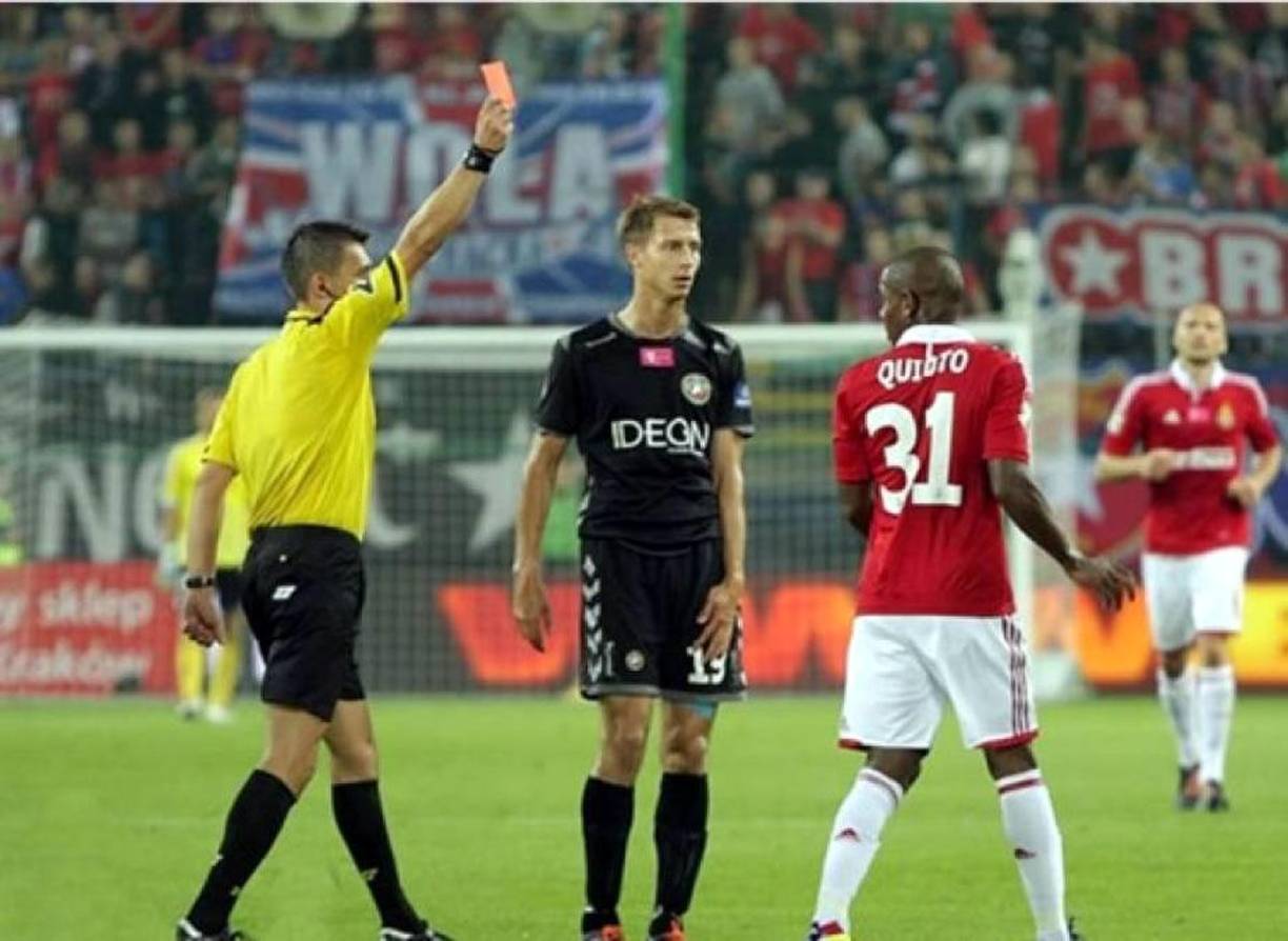 Romell Quioto fue transferido en el año 2012 a modo de préstamo al Wisła Cracovia de Polonia y en un partido se peleó con un rival tras entrar de cambio en los últimos minutos, lo que provocó que lo expulsaran y estuvo suspendido por cinco jornadas. Al final, el equipo polaco no aceptó la compra y el jugador volvió al Vida.