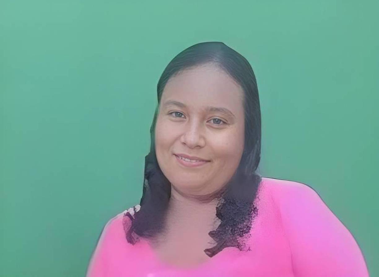 Elsa Ramona Jiménez, de 39 años de edad, supuestamente compartía un vínculo familiar con otra víctima, a quien iba dirigido el ataque. 