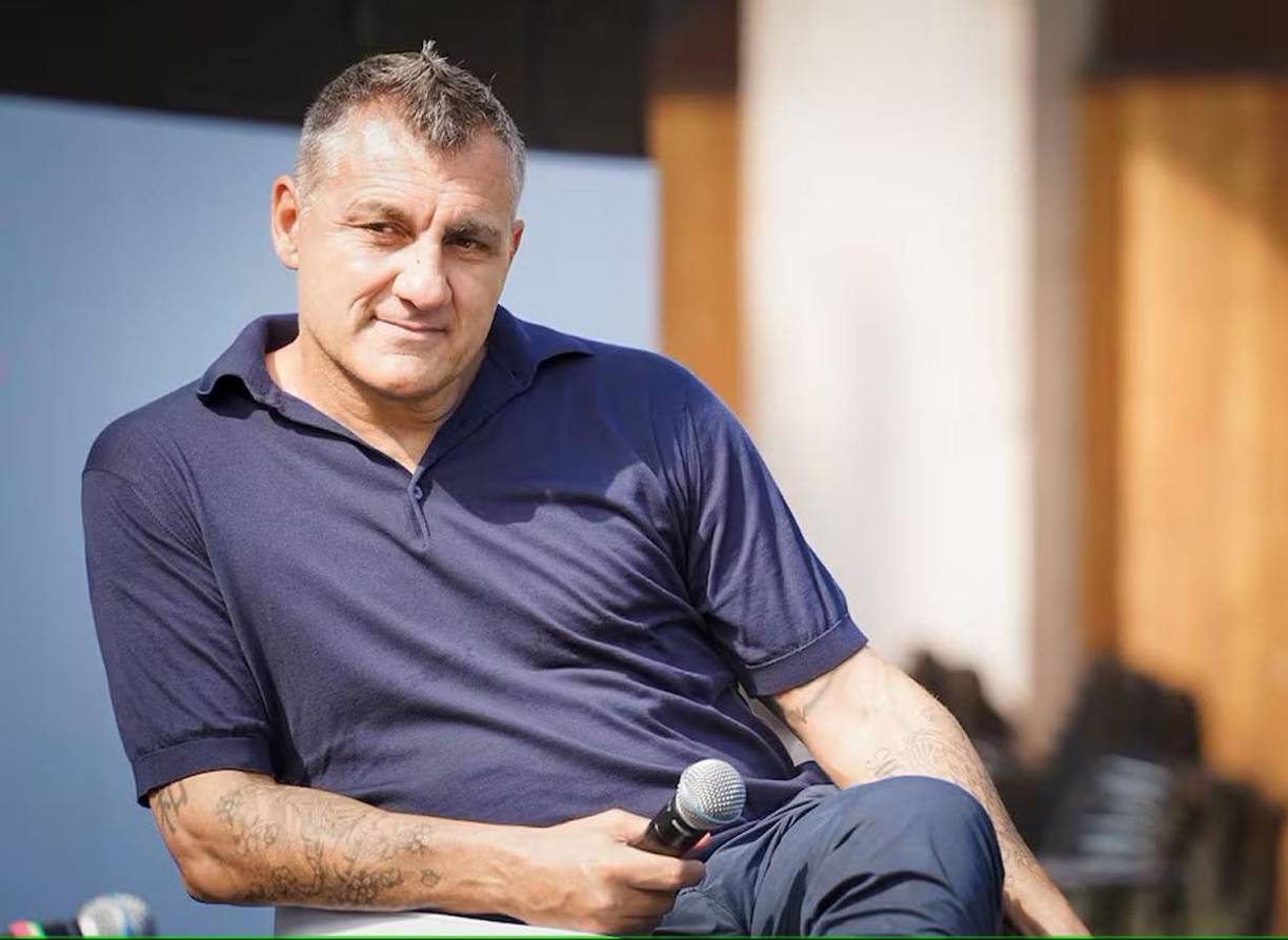 Christian Vieri perdió toda su fortuna con malas inversiones, vicios, el póker y las mujeres. En 2014, pidió ayuda para sobrevivir ya que confesó que había perdido mucho dinero por culpa de las mujeres.